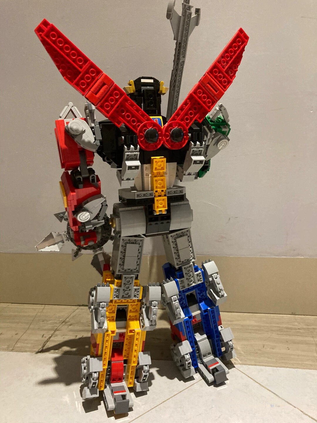 مجموعة نموذج روبوت فولترون للب - مراجعة Model Kit Voltron وسعره