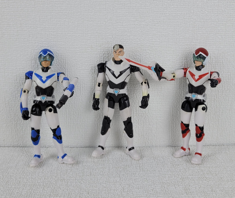 شكل حركة الوحش فولترون للأطفال - مراجعة Model Kit Voltron وسعره